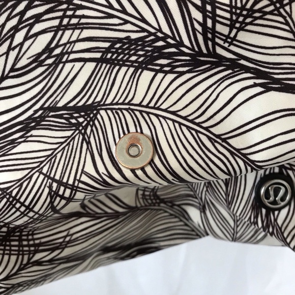Lululemon Party Om Bag. Sketchy Palms White Black - Picture 7 of 16